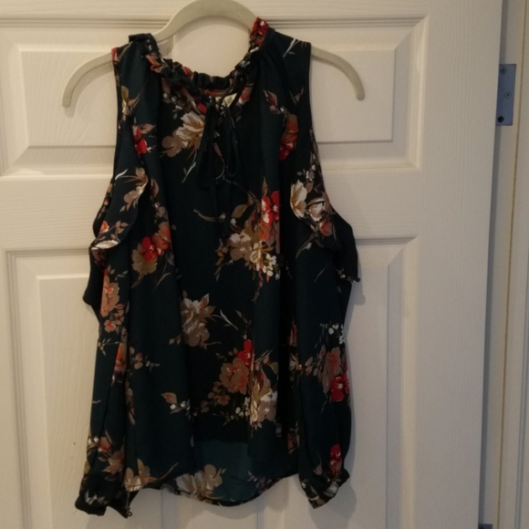 💚Flowy cold shoulder blouse💚 - Picture 1 of 3